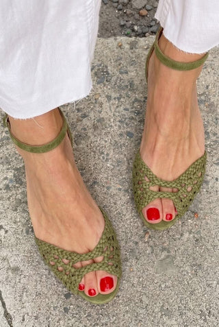 Sandales Tressées en Or | Élégance Maison Claire et Sylvie
