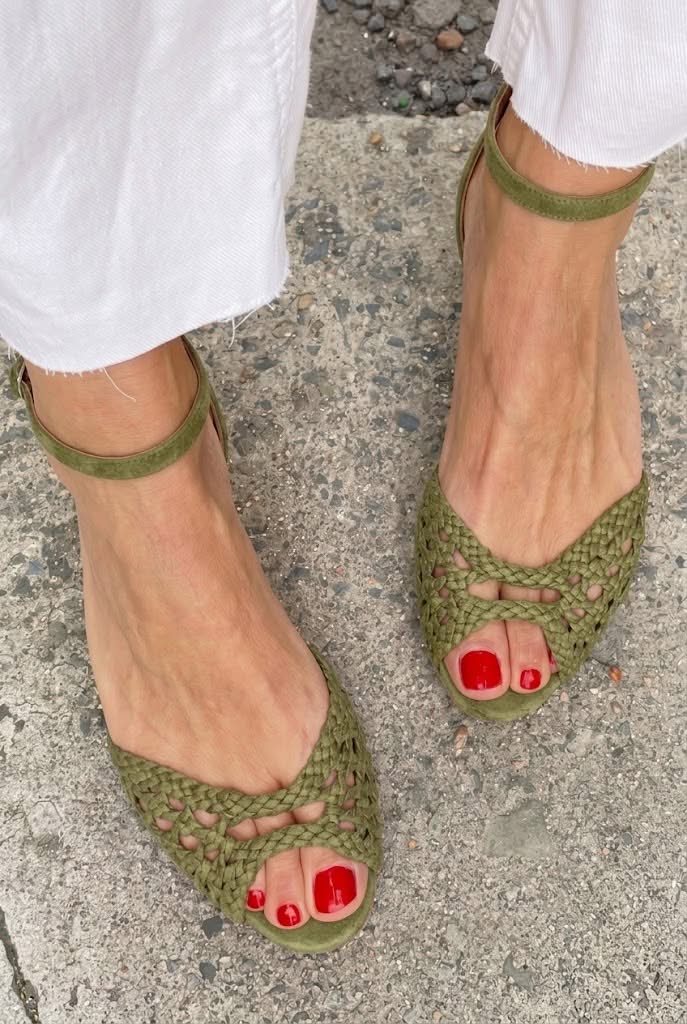 Sandales Tressées en Or | Élégance Maison Claire et Sylvie