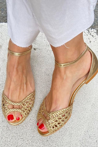 Sandales Tressées en Or | Élégance Maison Claire et Sylvie