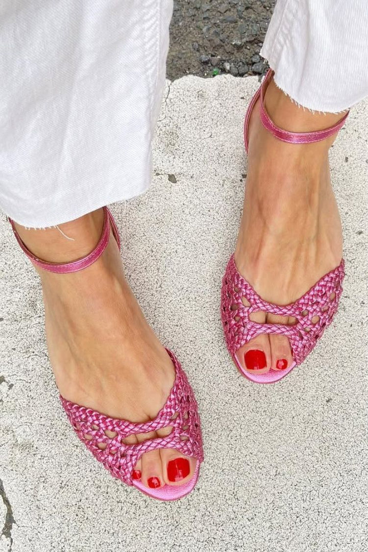 Sandales Tressées en Or | Élégance Maison Claire et Sylvie